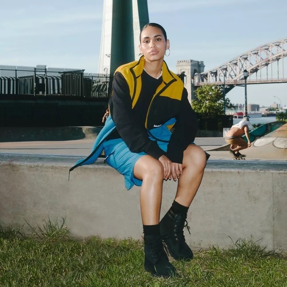 Timberland • Waterville 6" Waterproof Lug Sole Booties black leather lace up - Picture 4 of 14